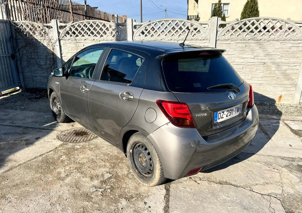 Toyota Yaris cena 23700 przebieg: 167322, rok produkcji 2016 z Jarocin małe 56